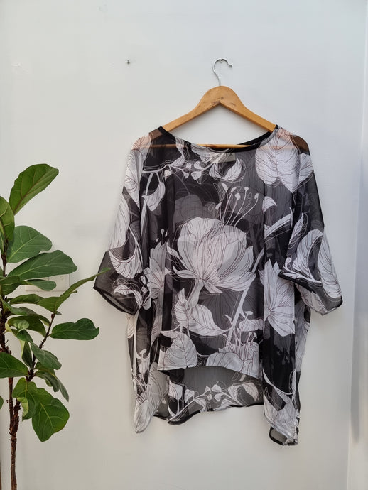 Lilly Yoryu Chiffon Poncho