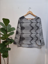 Black & White Print Slit Sleeve Top