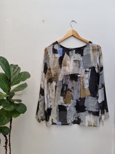 Black & White Print Slit Sleeve Top