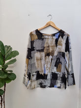 Black & White Print Slit Sleeve Top