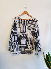Black & White Print Slit Sleeve Top